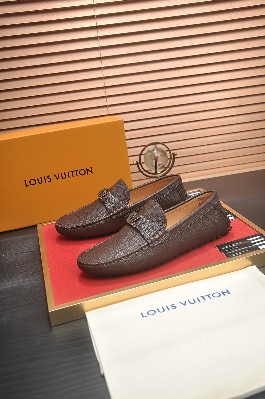 Men's men's shoes 💰420💶 [LV Doudou shoes] (water-dyed cowhide lining) new model is on the market, available on the official website. The new Doudou shoes are processed into single-color materials, and the uppers are made of imported horsehide leather. The body of the shoe is fully hemmed with mark thread, and is lined with imported original cowhide leather. The elegant shoe shape is super suitable for all-matching, and the size is 38-44.